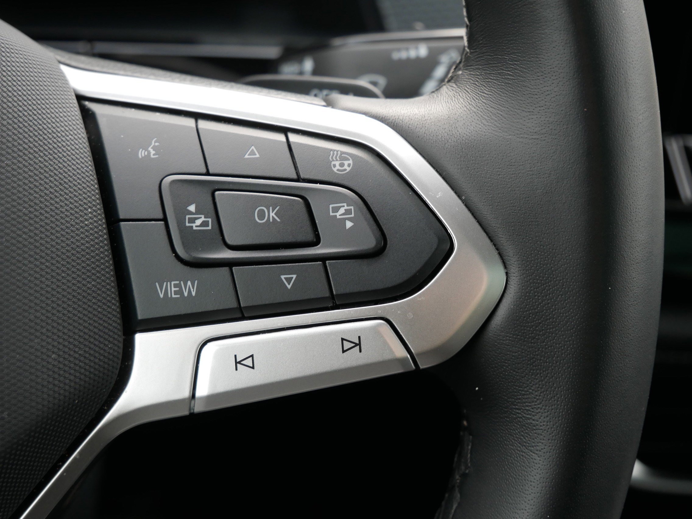 Certified 2025 Volkswagen Atlas Cross Sport SEL Premium R-Line image 30