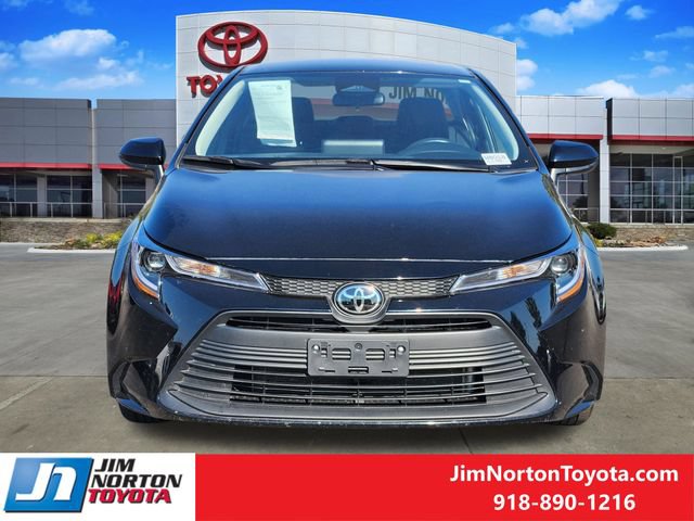 Used 2025 Toyota Corolla LE FWD image 2