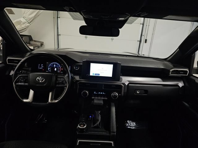 Used 2025 Toyota 4Runner SR5 AWD/4WD image 30