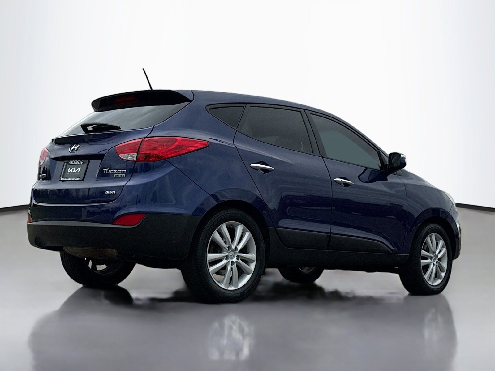Used 2013 Hyundai Tucson Limited w/ Premium Pkg AWD/4WD image 2