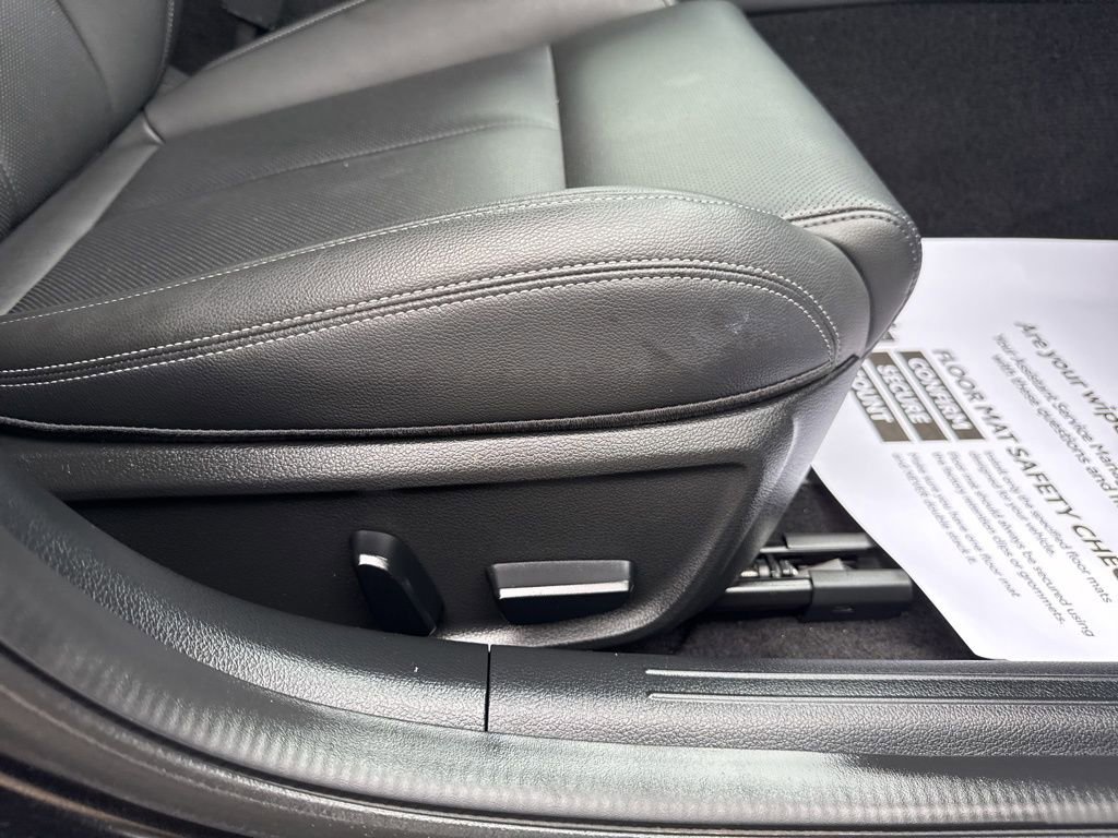 Used 2025 Genesis G70 2.5T image 29