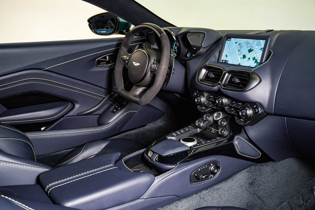 Used 2023 Aston Martin V12 Vantage RWD image 17