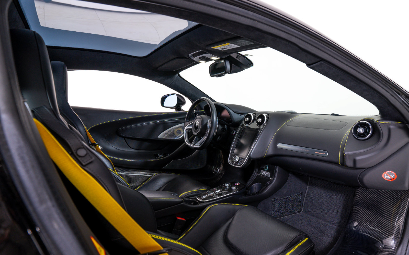 Used 2022 McLaren GT RWD image 21