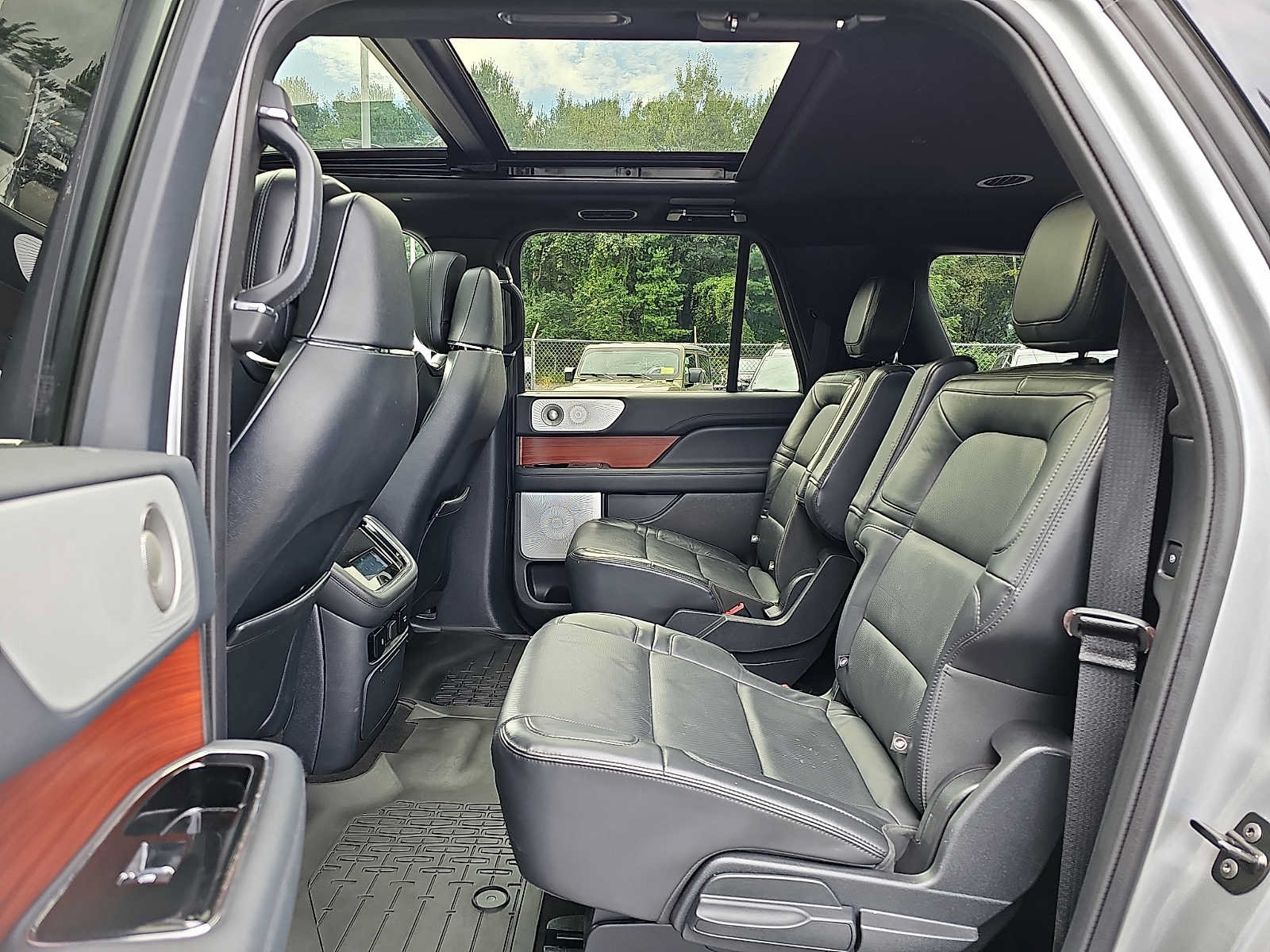 Used 2022 Lincoln Navigator L Reserve AWD/4WD image 13