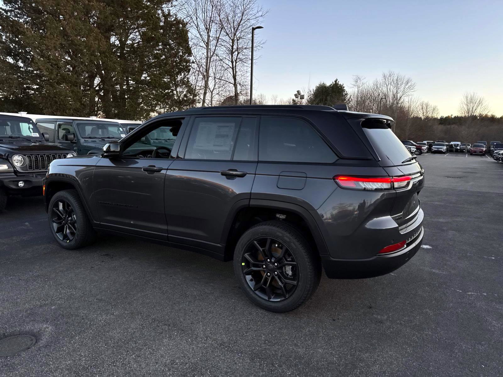 New 2025 Jeep Grand Cherokee Limited image 3