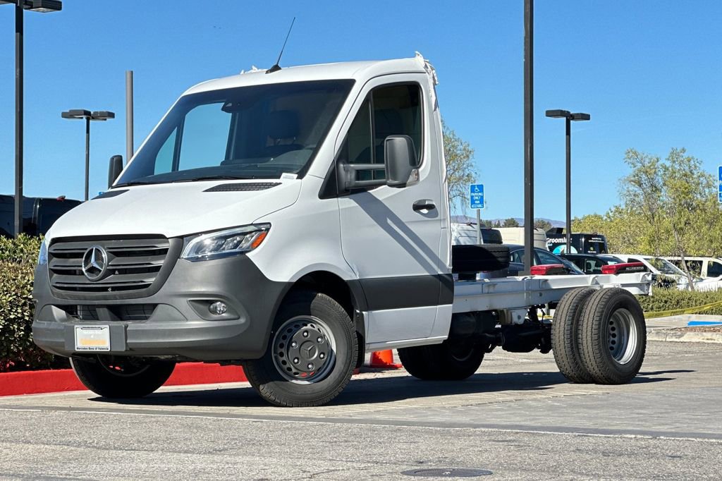 Used 2024 Mercedes-Benz Sprinter 4500 image 2