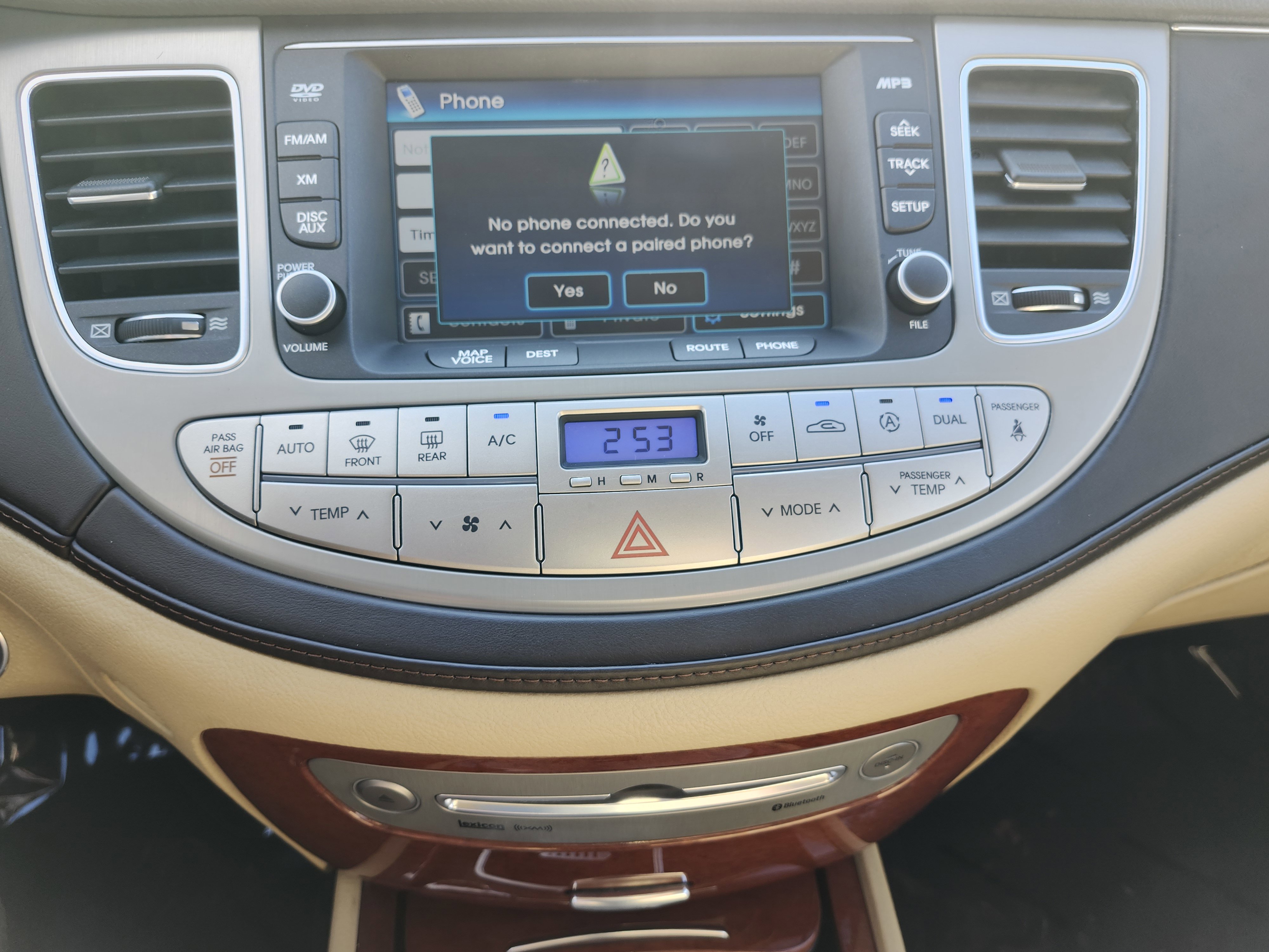 Used 2013 Hyundai Genesis 3.8 w/ Premium Pkg image 32