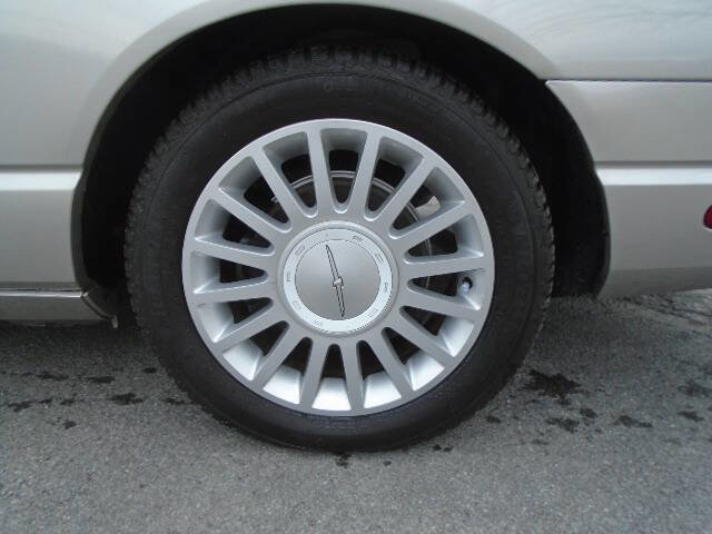 Used 2005 Ford Thunderbird Deluxe image 13