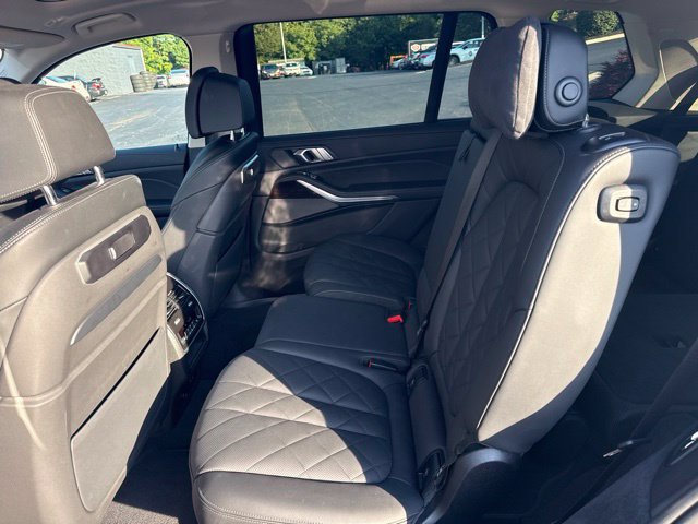 Used 2025 BMW X7 xDrive40i w/ Premium Package AWD/4WD image 16