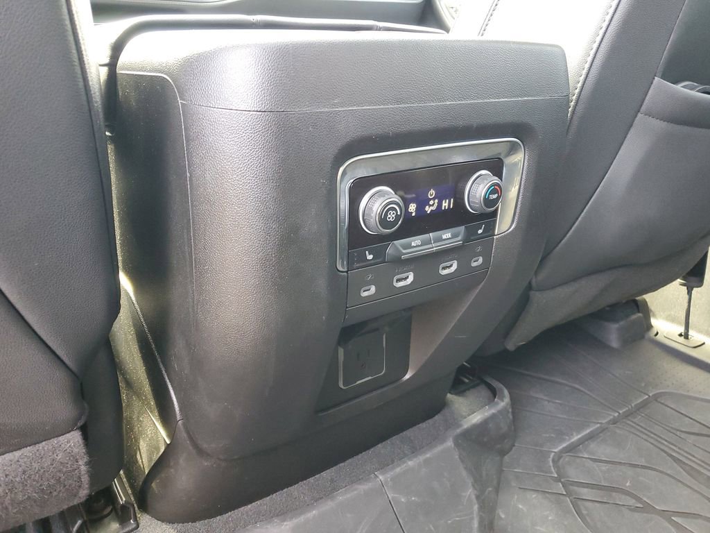 Used 2023 Chevrolet Suburban High Country w/ Advanced Technology Package image 34