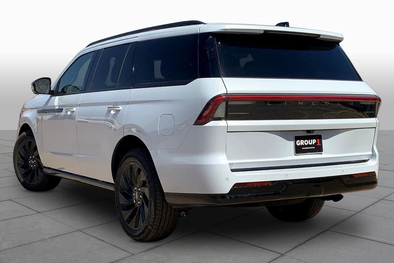 New 2026 Lincoln Navigator Reserve w/ Jet Appearance Package AWD/4WD image 12