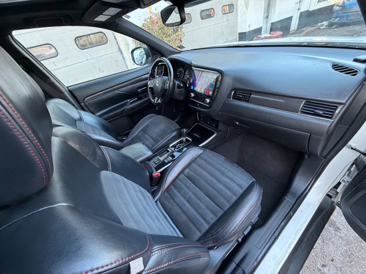 Used 2020 Mitsubishi Outlander LE FWD image 40