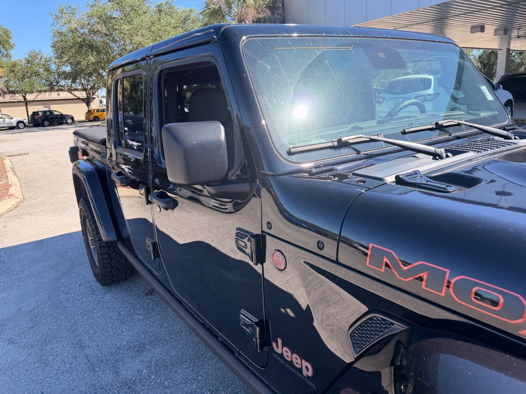 Used 2025 Jeep Gladiator Mojave AWD/4WD image 14