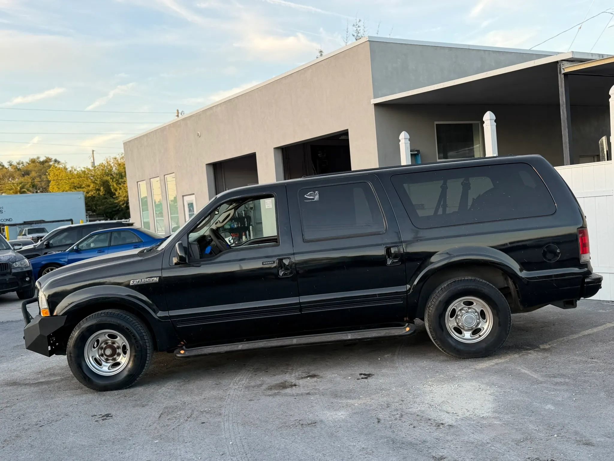 Used 2003 Ford Excursion Eddie Bauer RWD image 2