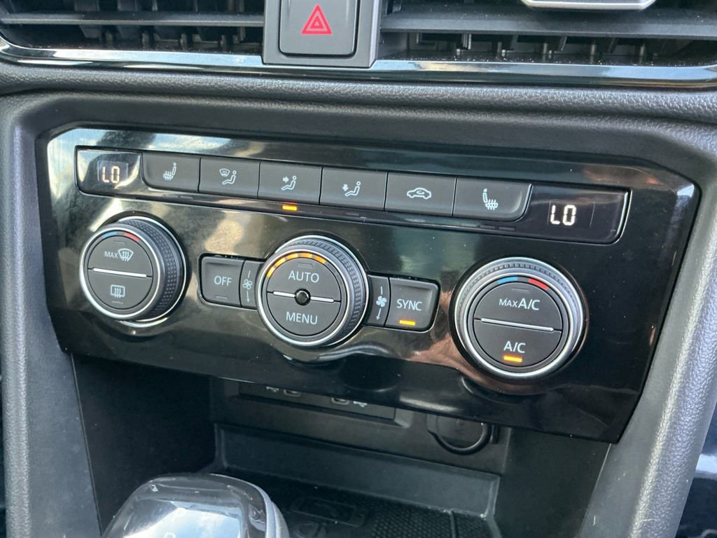 Used 2024 Volkswagen Taos SE w/ Panoramic Sunroof Package image 5