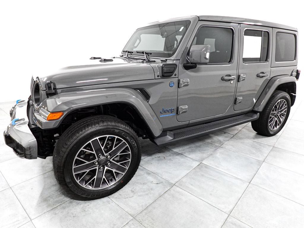 Used 2023 Jeep Wrangler Unlimited Sahara AWD/4WD image 4