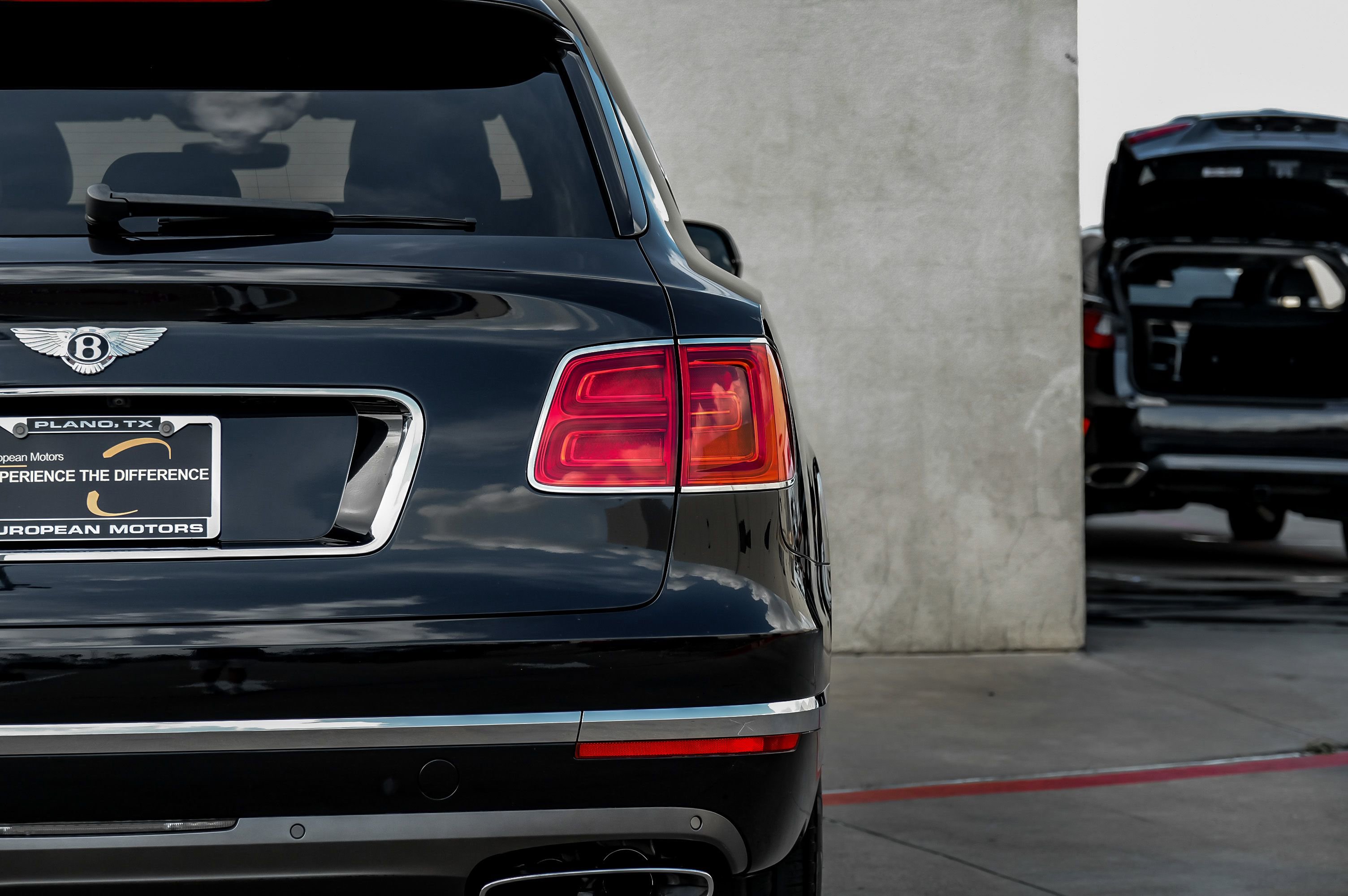 Used 2017 Bentley Bentayga image 52