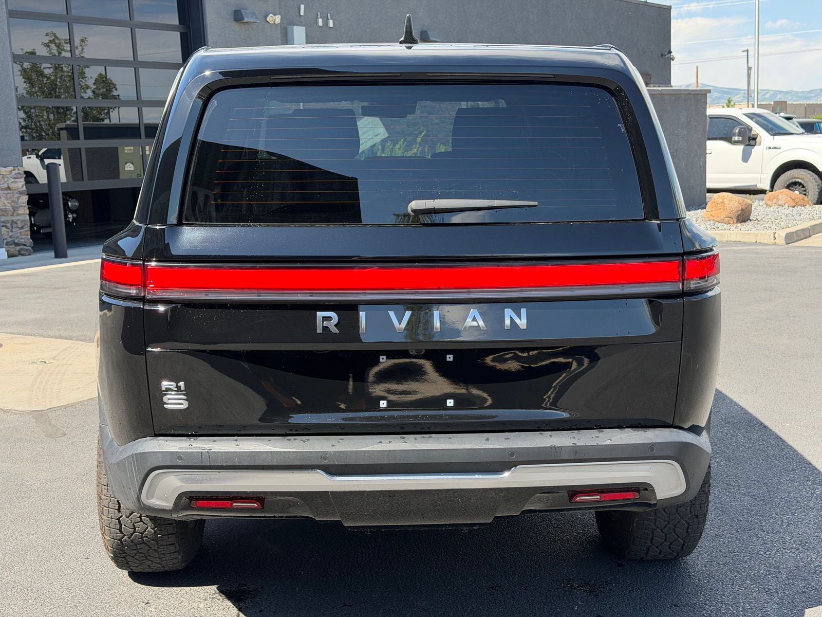 Used 2025 Rivian R1S Adventure AWD/4WD image 4