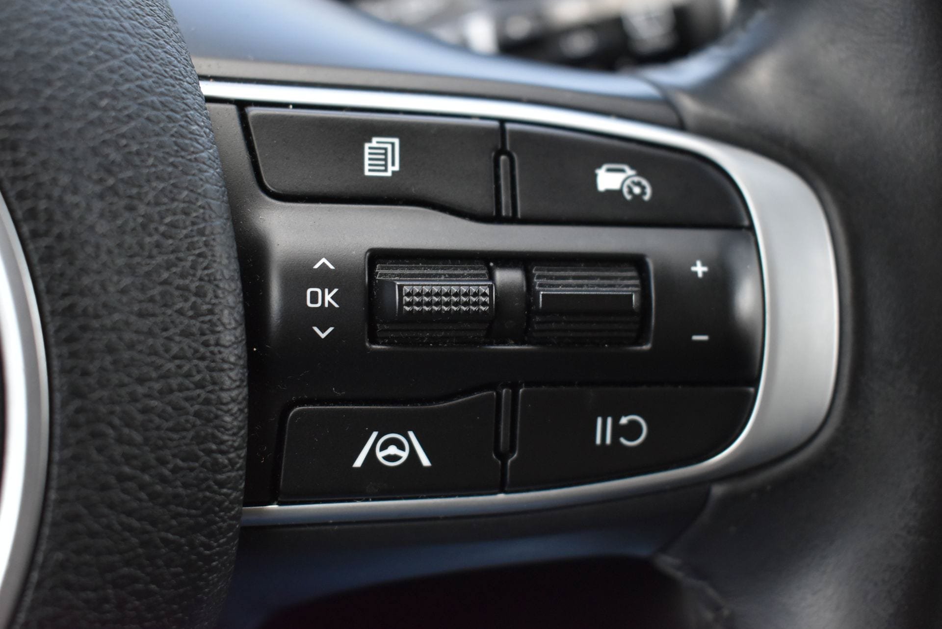 Used 2023 Kia Sportage EX FWD image 19