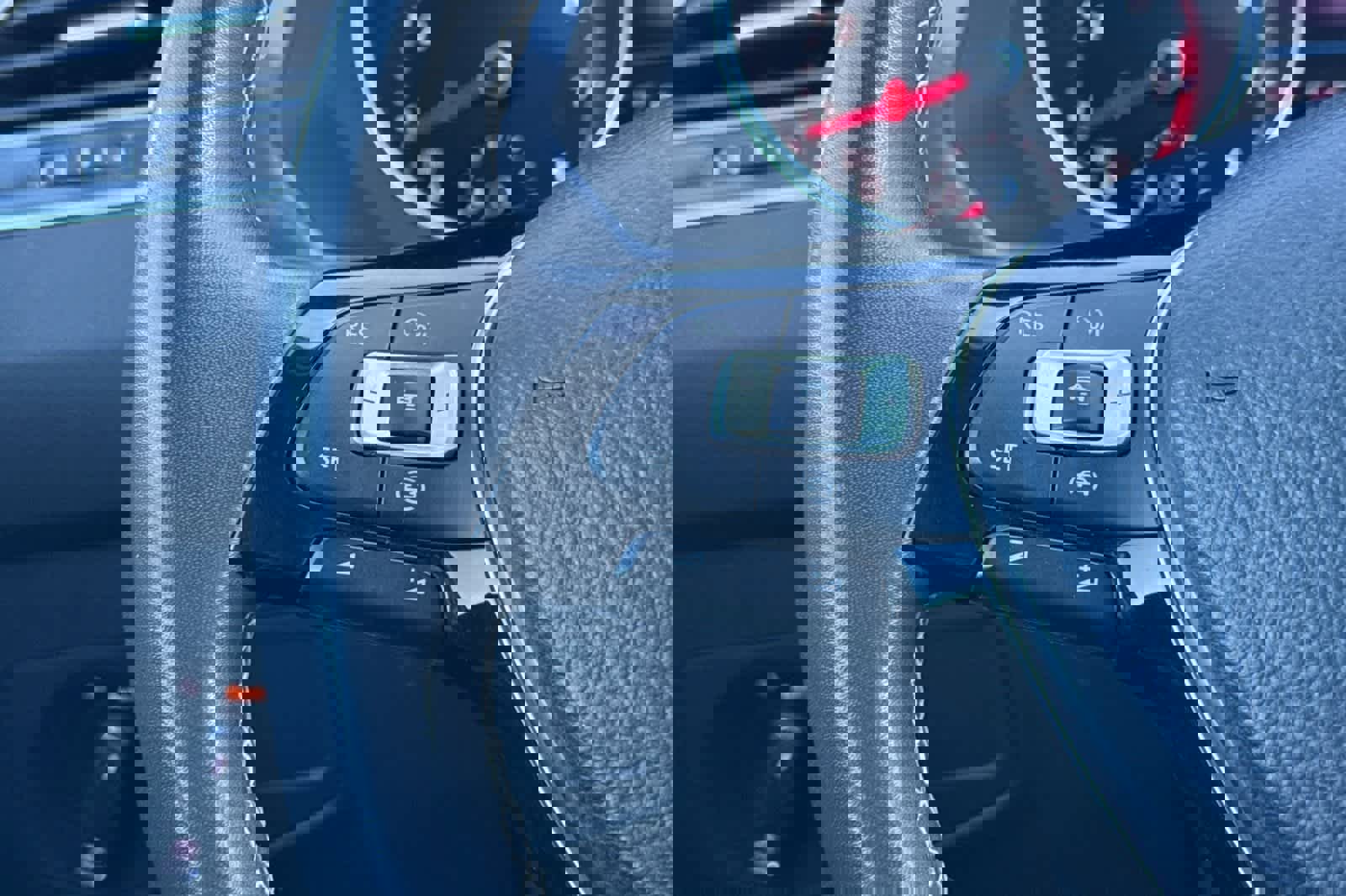 Used 2021 Volkswagen Tiguan SE image 26