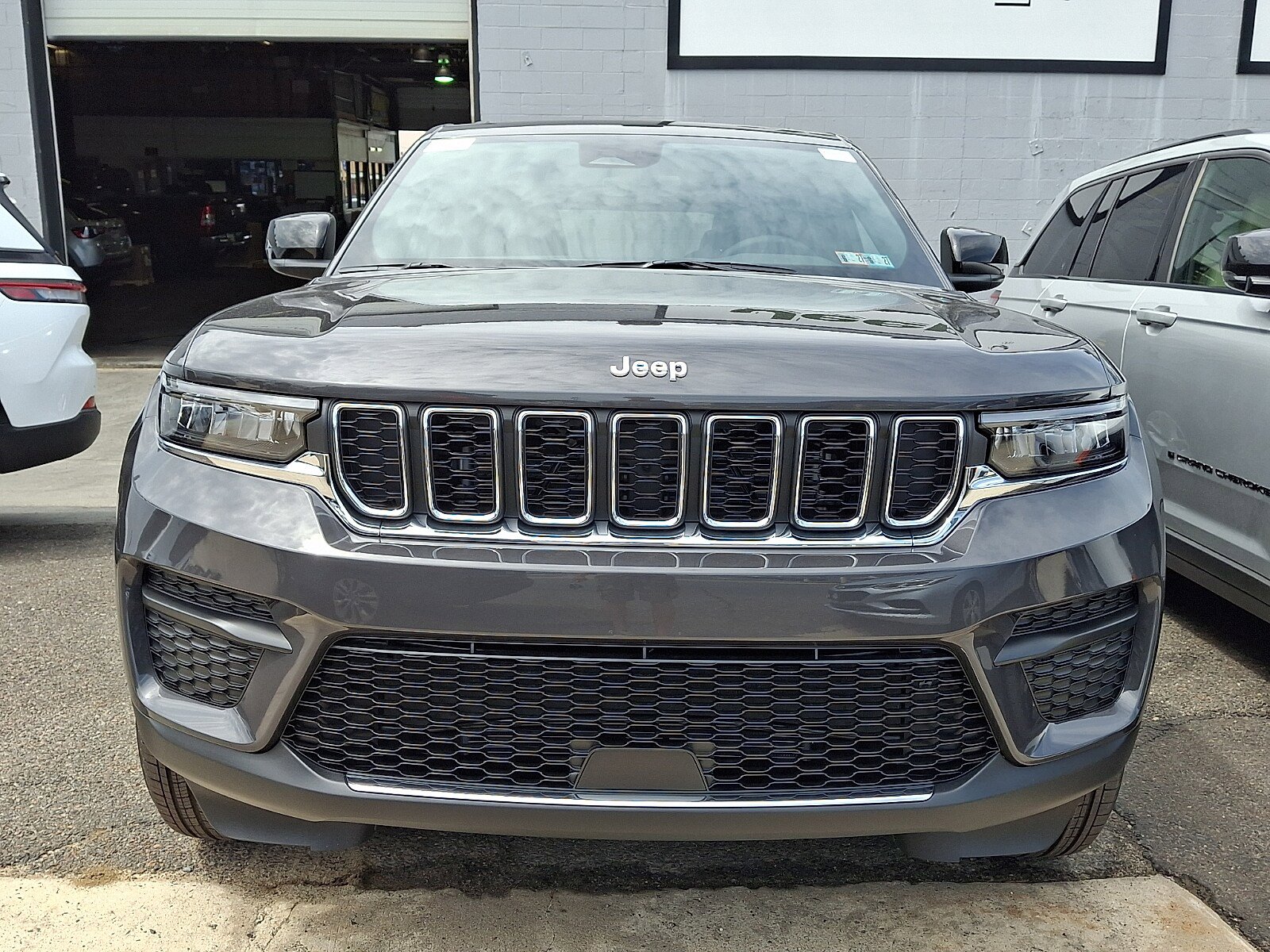 New 2026 Jeep Grand Cherokee 4WD image 2