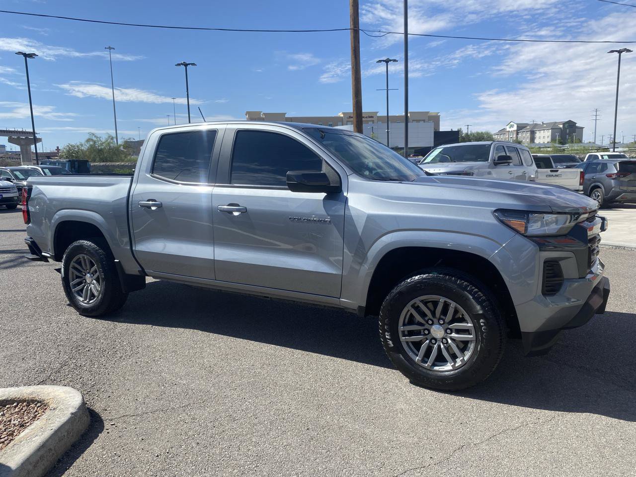 Used 2024 Chevrolet Colorado LT RWD image 2