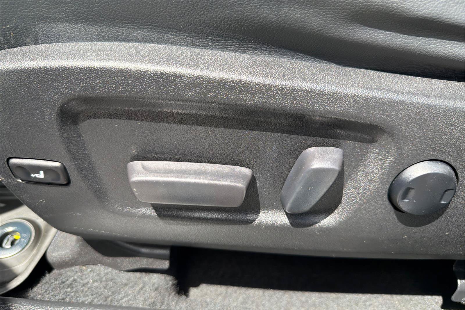 Used 2019 Toyota Highlander SE AWD/4WD image 19