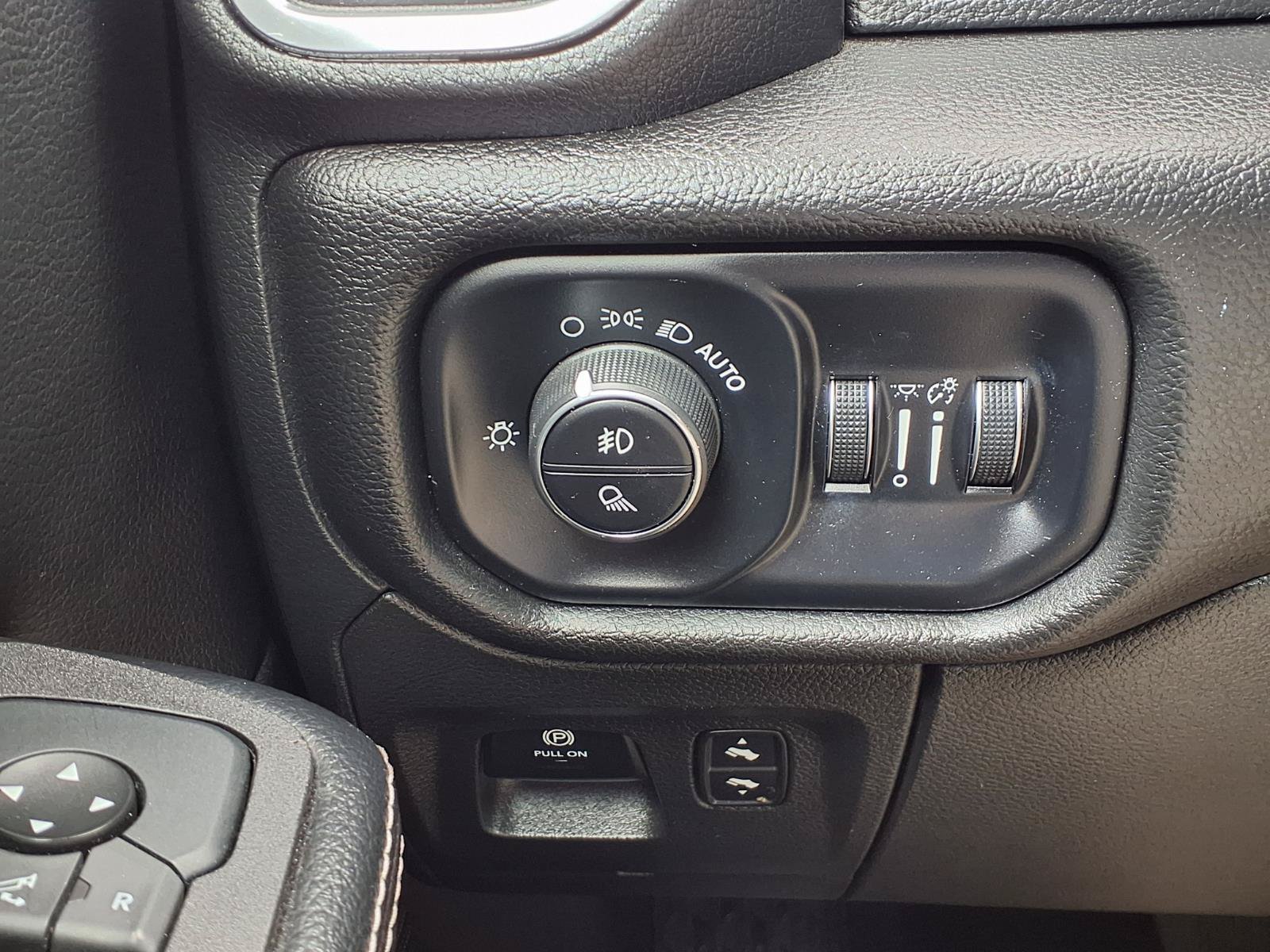 Used 2025 RAM 1500 Laramie AWD/4WD image 11