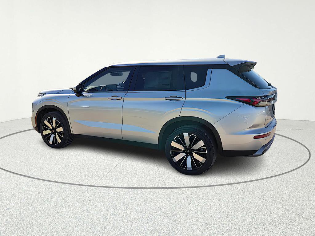 New 2026 Mitsubishi Outlander SE image 4
