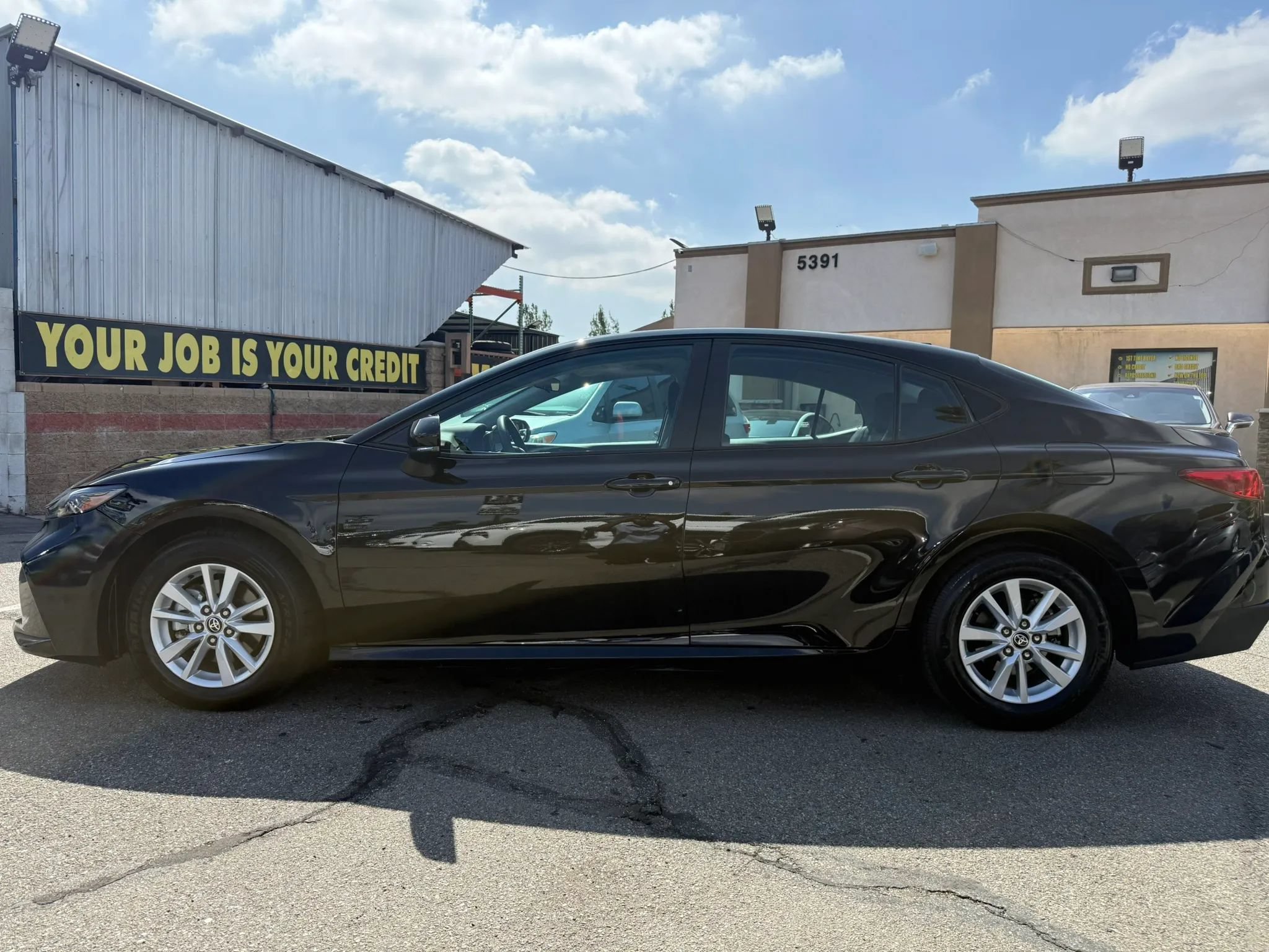 Used 2025 Toyota Camry LE FWD image 2