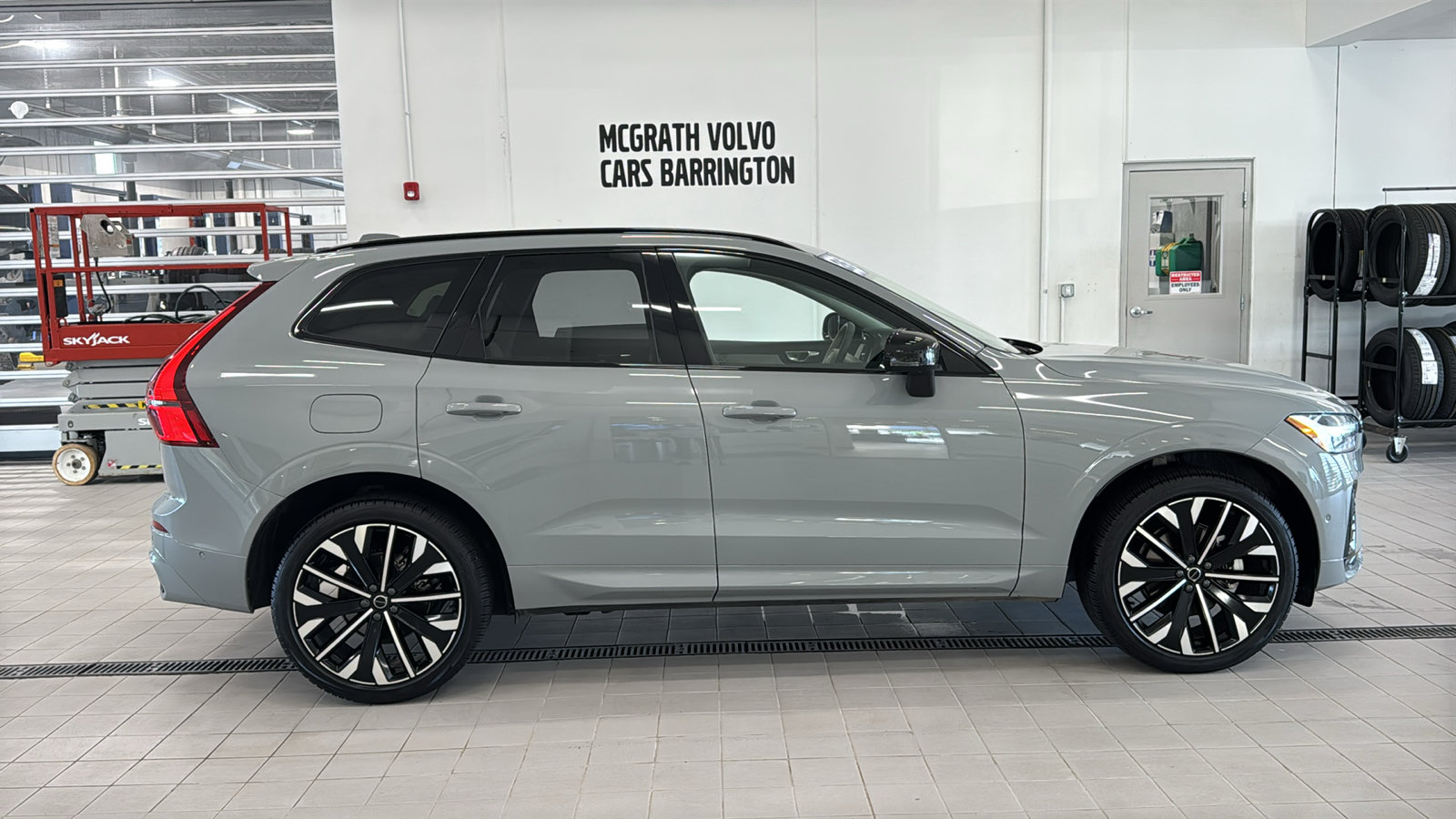 Used 2026 Volvo XC60 B5 Ultra AWD/4WD image 4