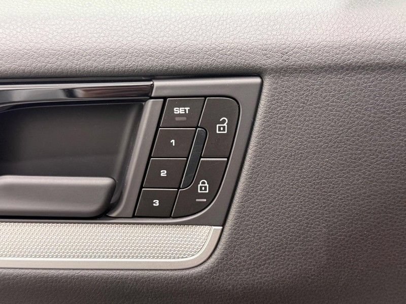 Certified 2026 Porsche Cayenne Coupe AWD/4WD image 19