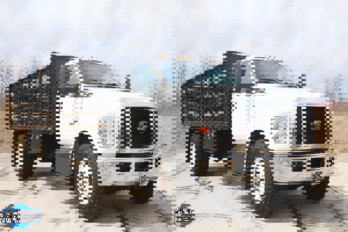 Used 2018 Ford F750 2WD Regular Cab Super Duty image 15