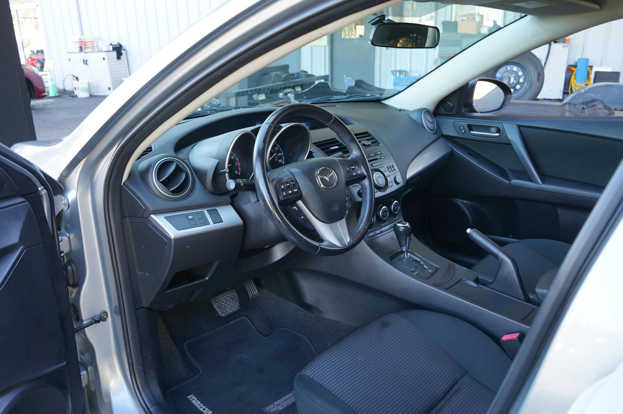 Used 2013 MAZDA MAZDA3 i Touring FWD image 15