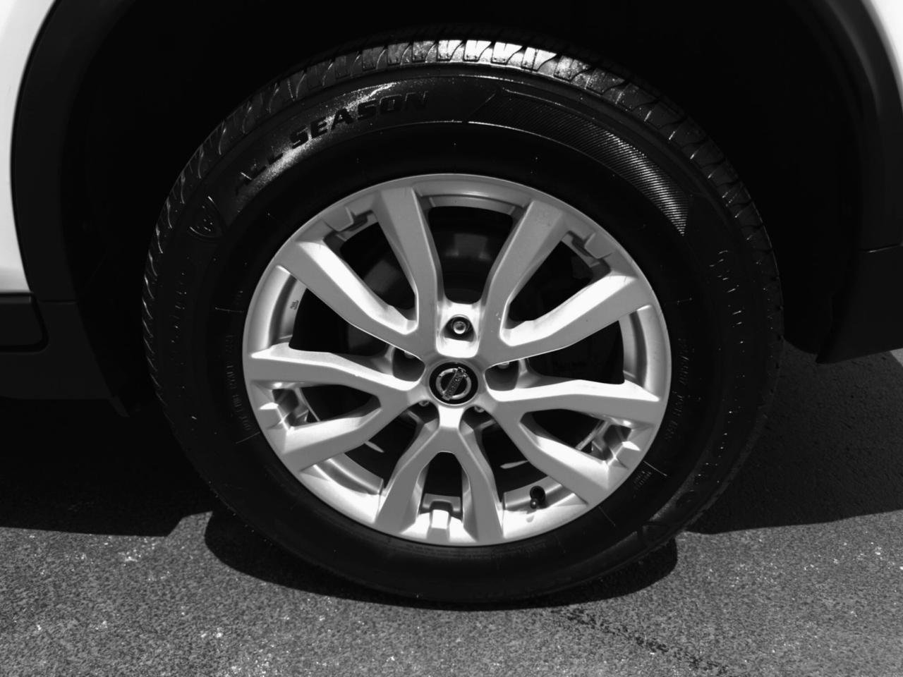 Used 2017 Nissan Rogue SV AWD/4WD image 70