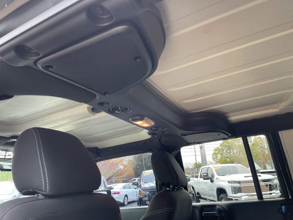 Used 2017 Jeep Wrangler Unlimited Sahara w/ Connectivity Group image 36