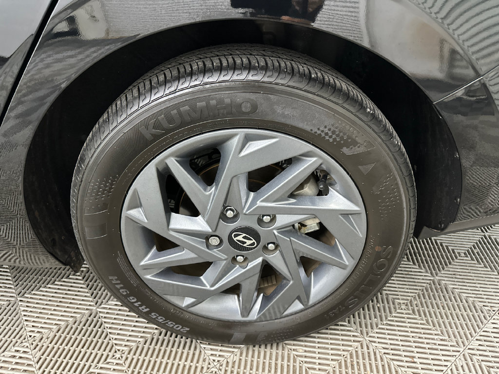 Used 2024 Hyundai Elantra SEL FWD image 18