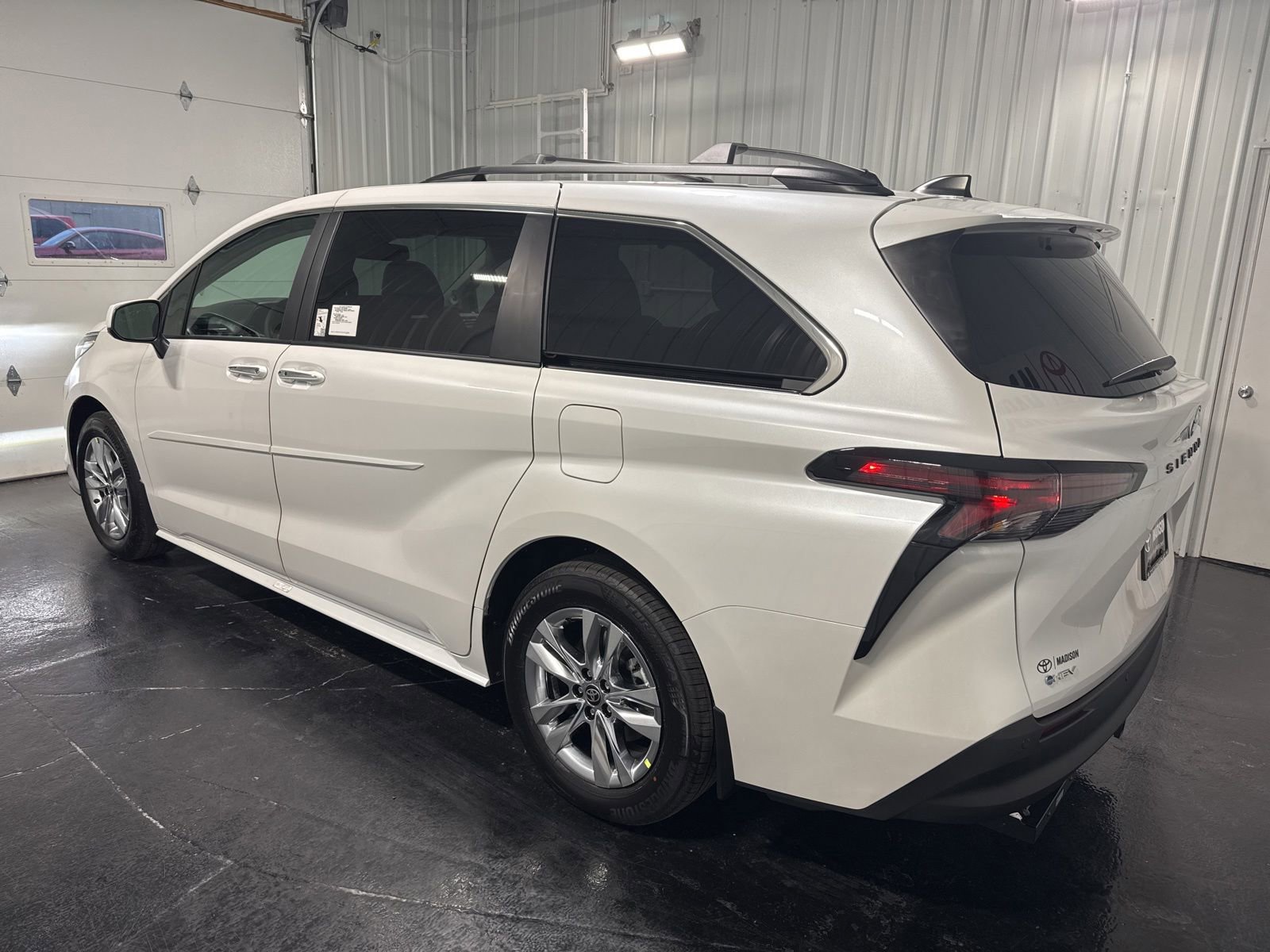 New 2026 Toyota Sienna XLE FWD image 2
