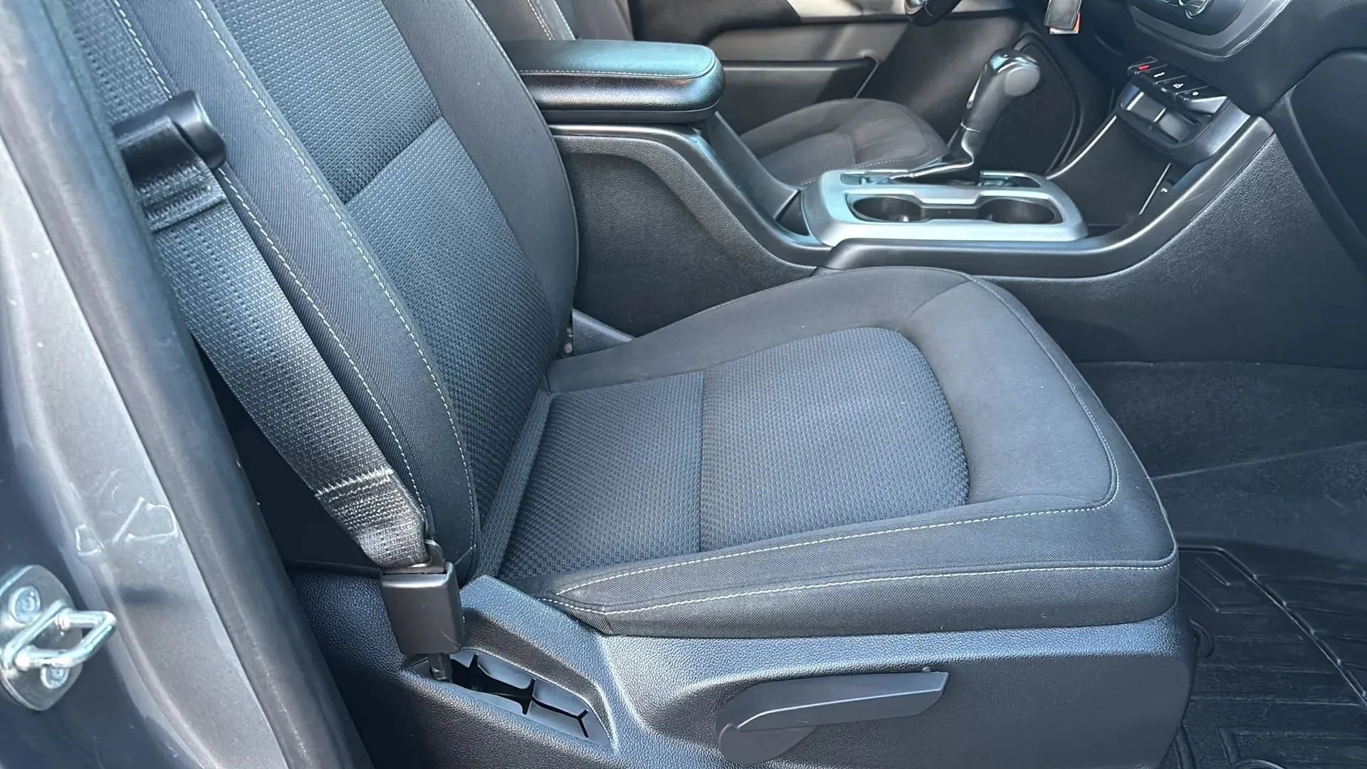 Used 2018 Chevrolet Colorado LT AWD/4WD image 45