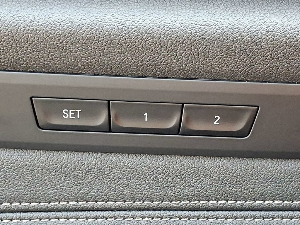 Used 2022 BMW 530e xDrive w/ Premium Package AWD/4WD image 29