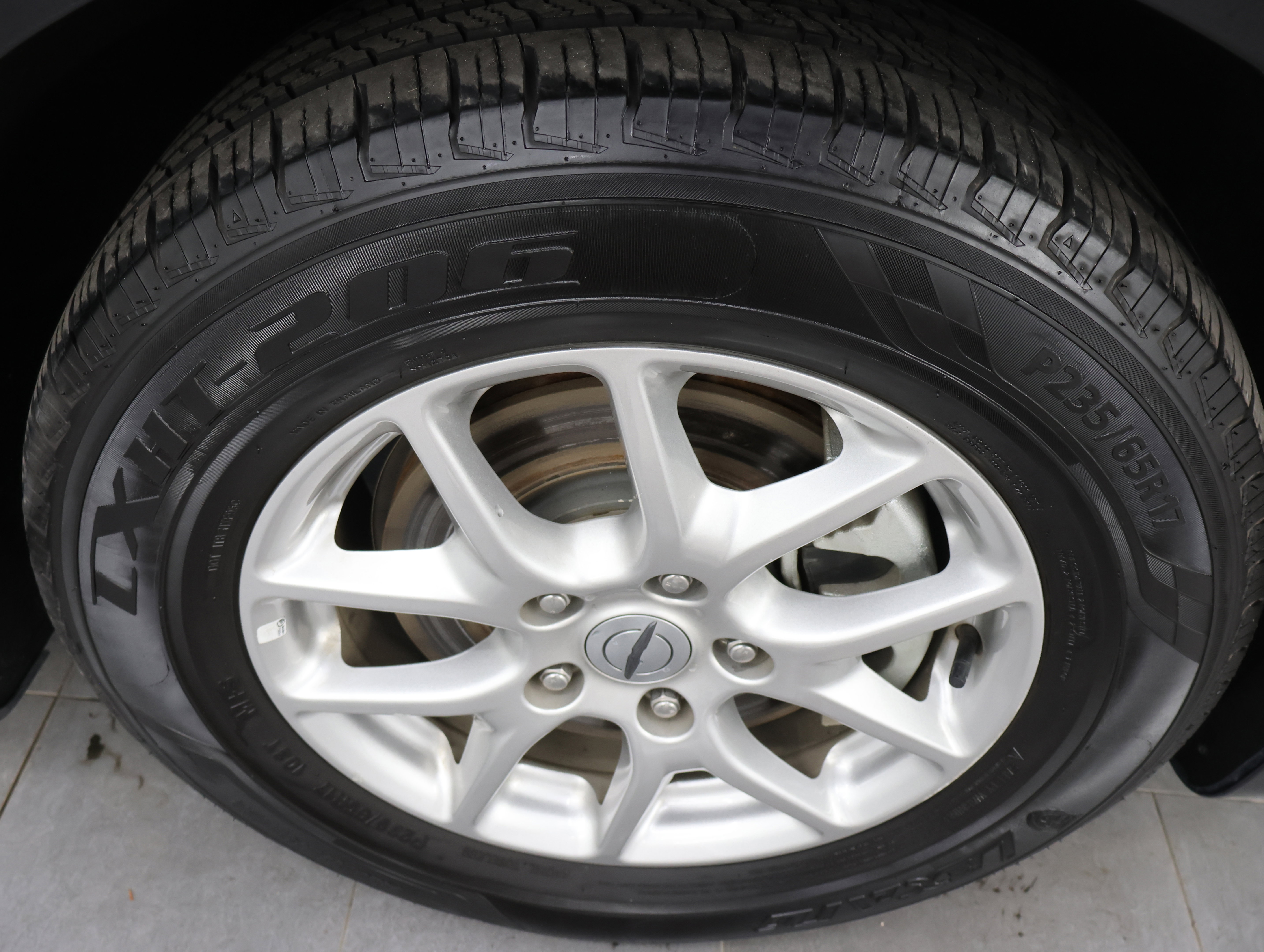 Used 2024 Chrysler Pacifica Touring-L FWD image 3