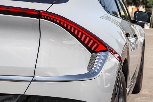 New 2026 Kia EV6 Wind RWD image 17