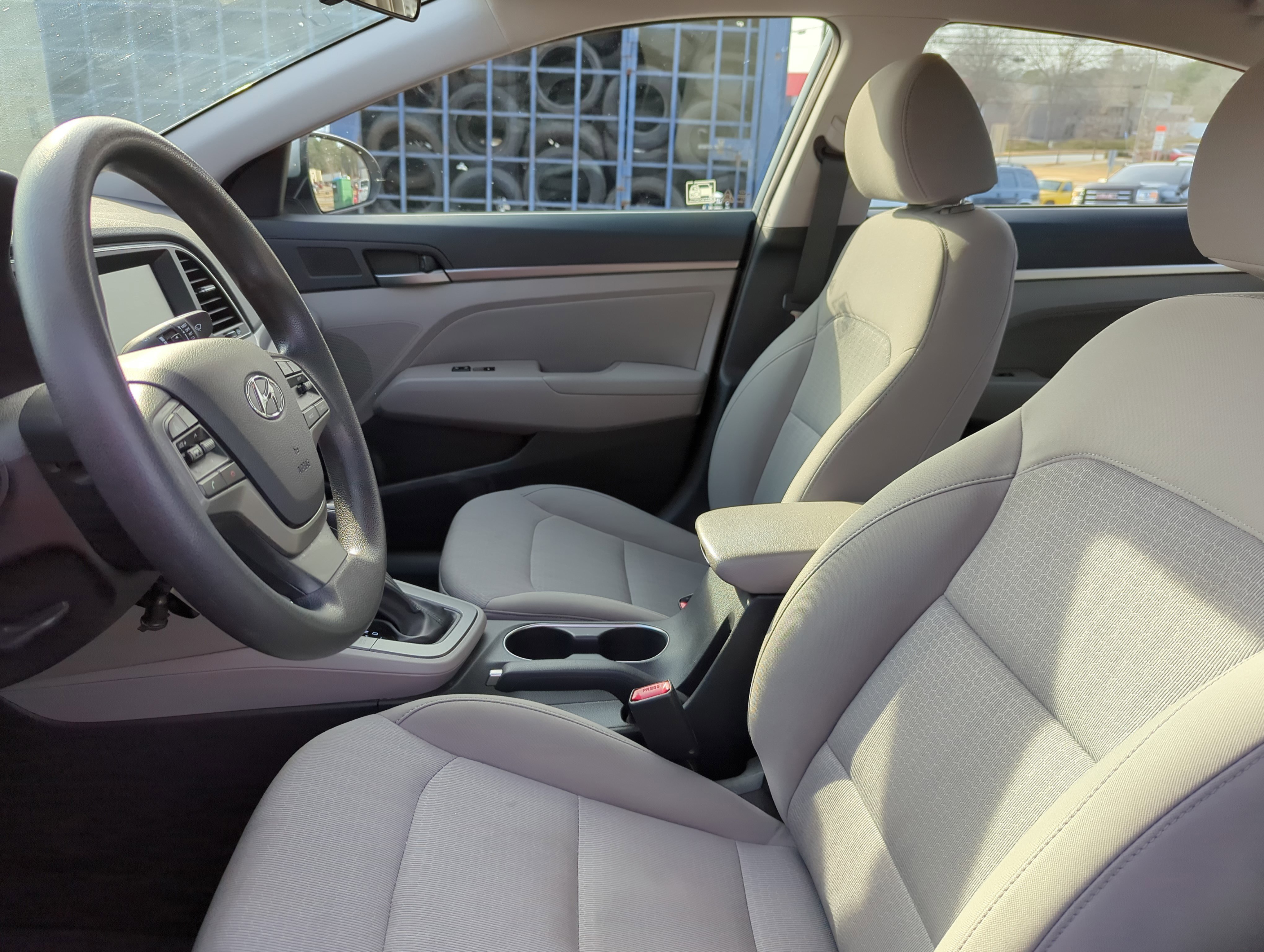 Used 2017 Hyundai Elantra SE image 18