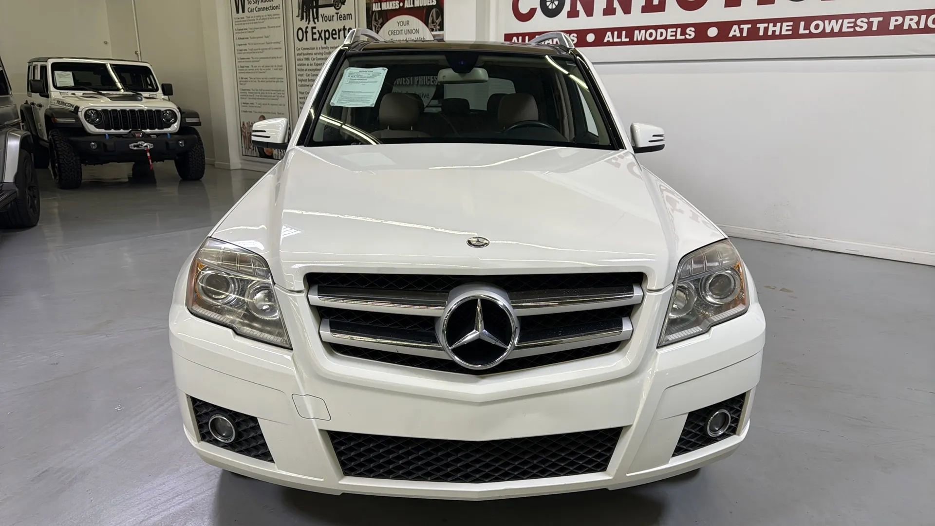 Used 2010 Mercedes-Benz GLK 350 2WD image 2
