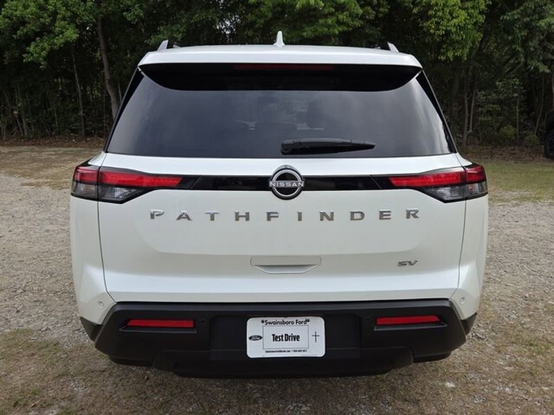 Used 2024 Nissan Pathfinder SV FWD image 12