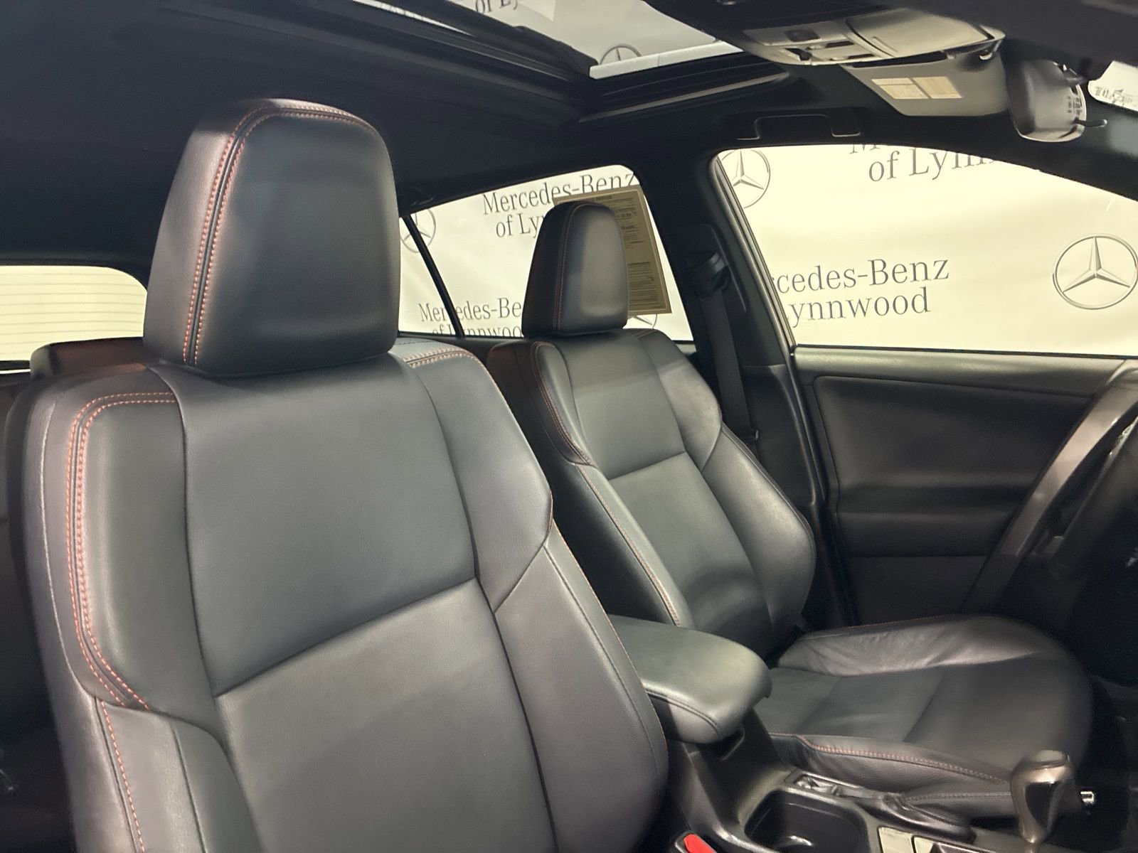 Used 2017 Toyota RAV4 SE image 29