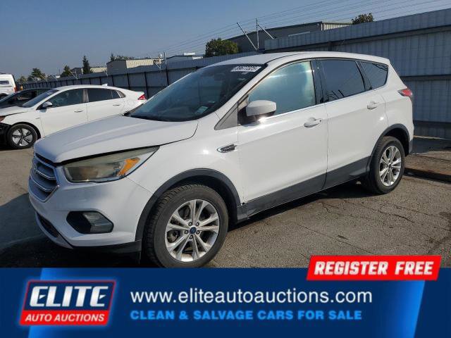 Used 2017 Ford Escape SE image 2
