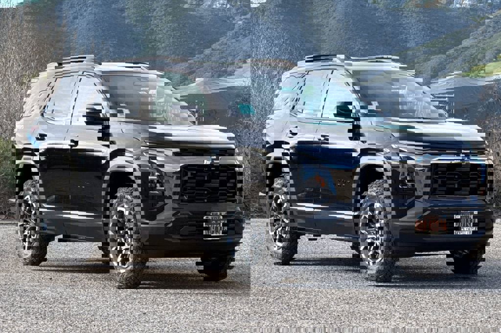 New 2026 Chevrolet Equinox ACTIV image 2