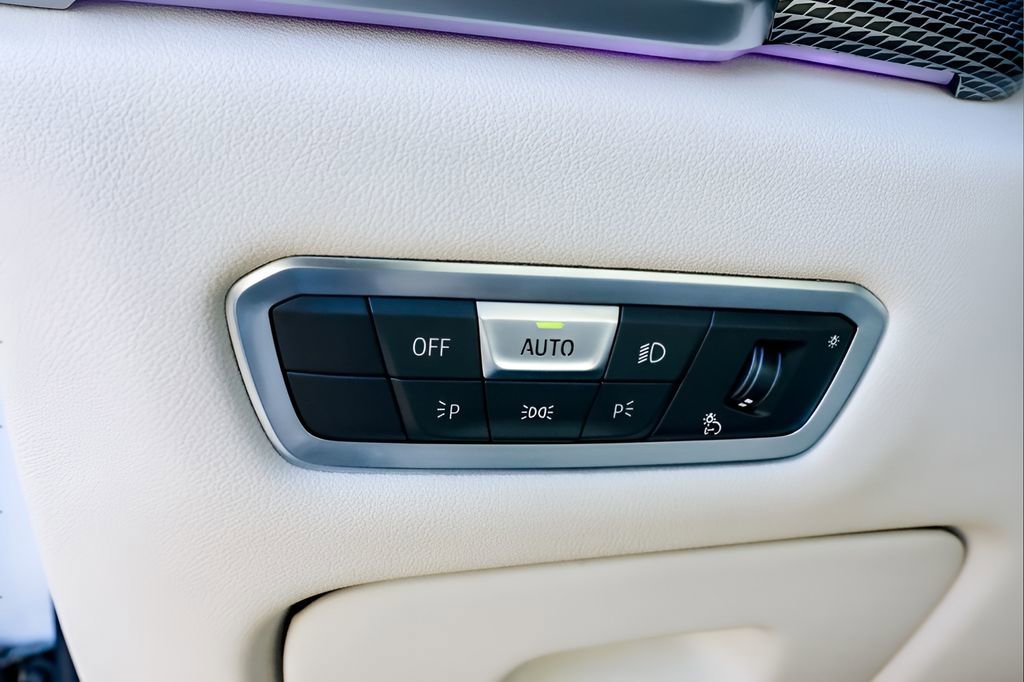 Used 2023 BMW X6 xDrive40i w/ M Sport Package image 38