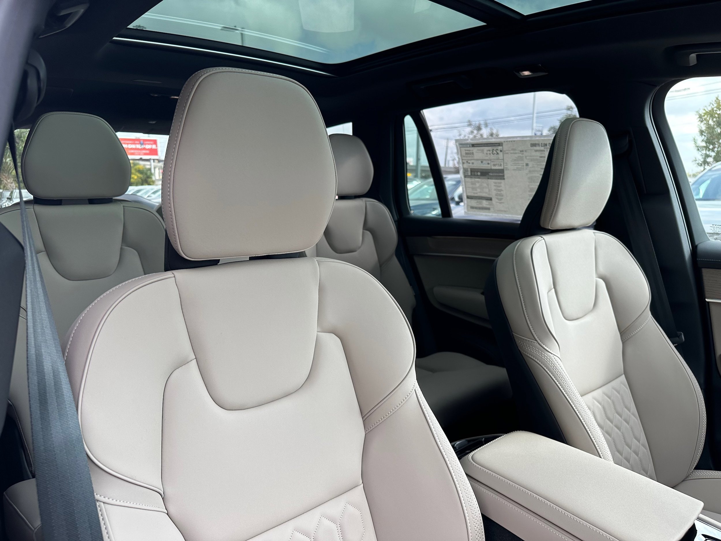 New 2026 Volvo XC90 B6 Plus w/ Protection Package Premier image 9